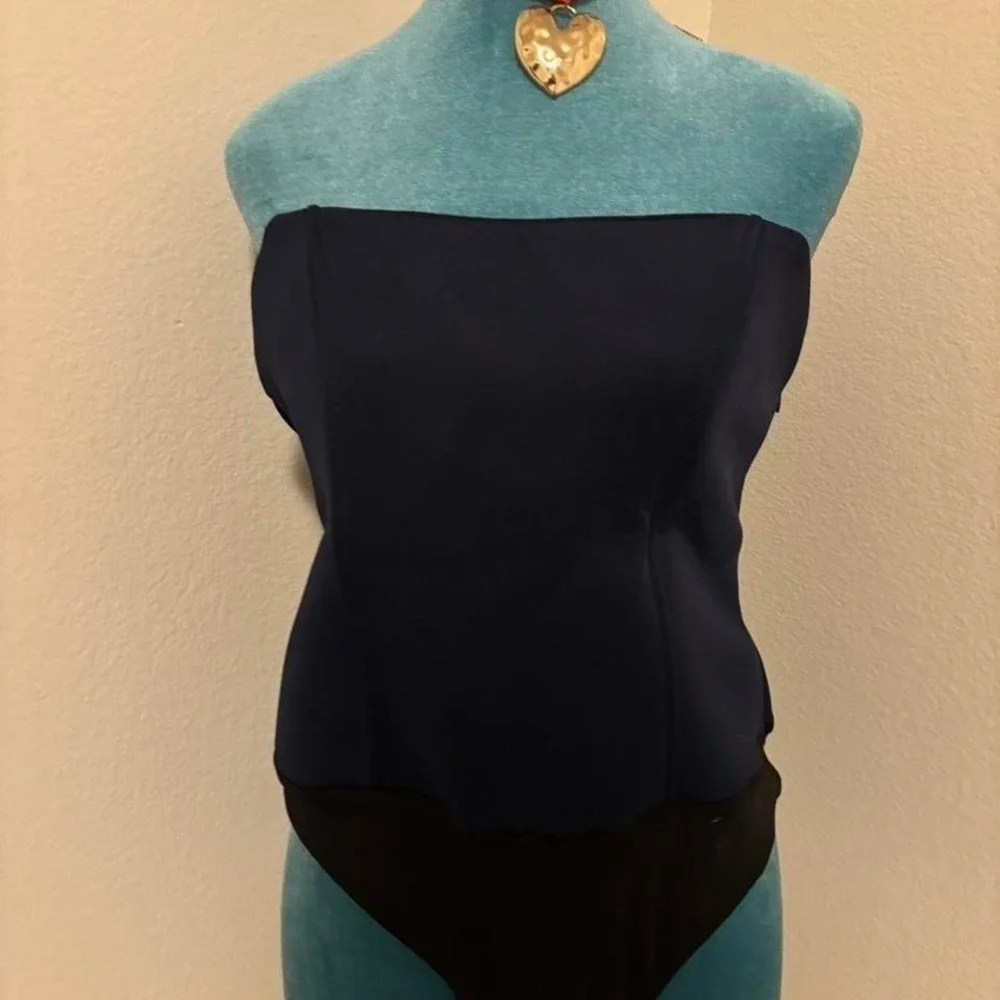 Black strapless tube top with zipper back‎